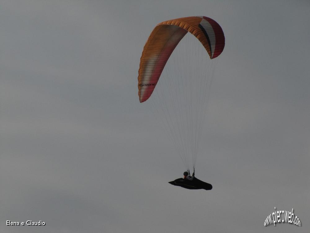 14 Ci si diverte anche volando.JPG